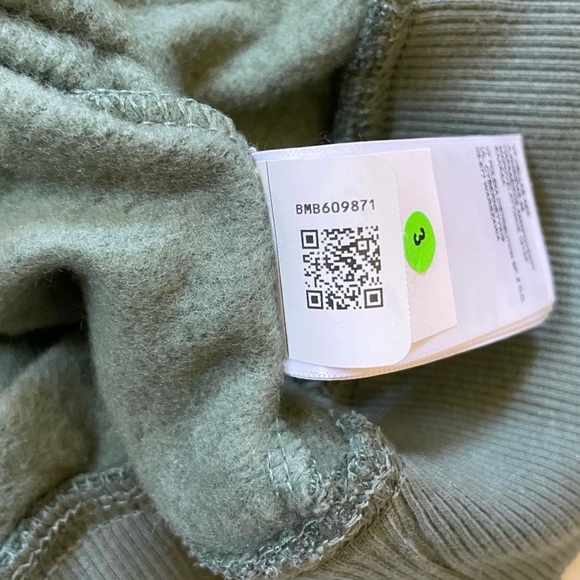 The North Face Women’s Half Dome Hoodie Luxe - Picture 5 of 6